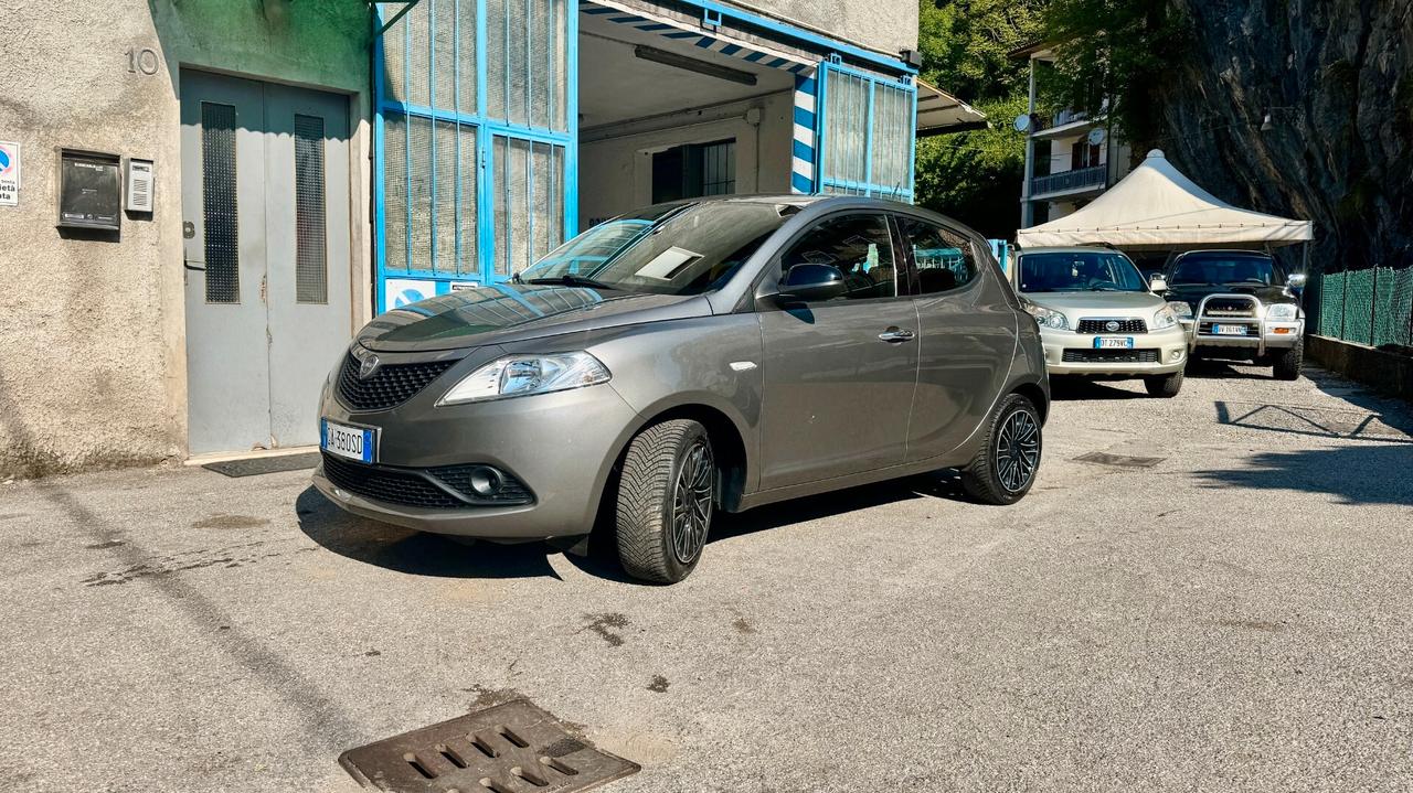 Lancia Ypsilon 1.2 69 CV 5 porte S&S Gold