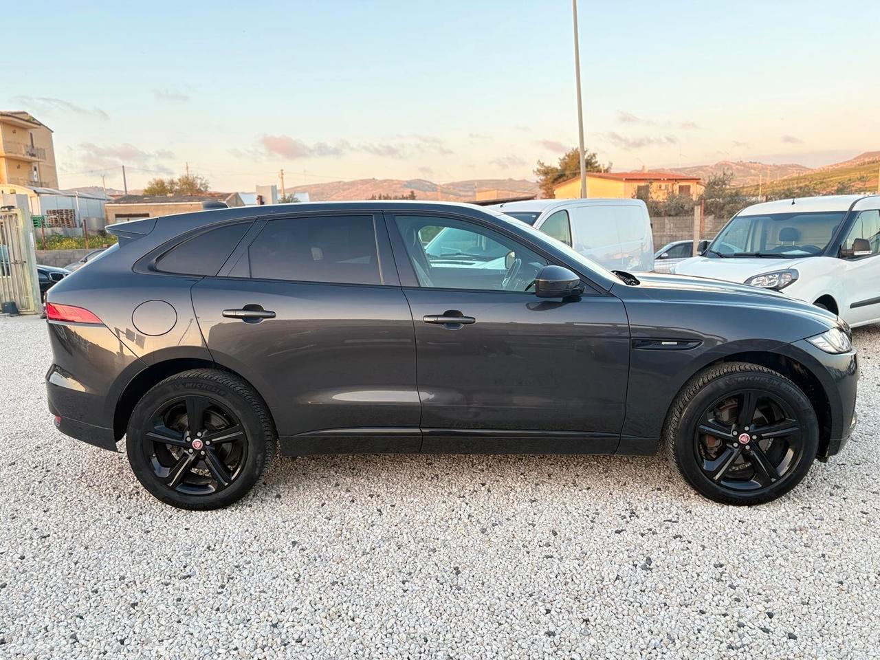Jaguar F-Pace 2.0 D 180 CV aut. R-Sport