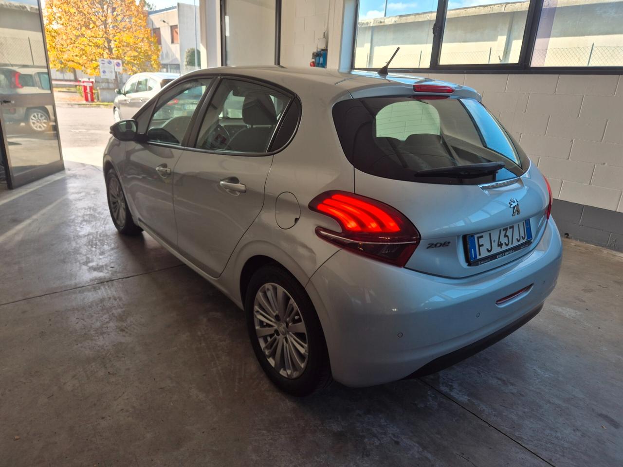 Peugeot 208 PureTech 82 5p. GPL Allure