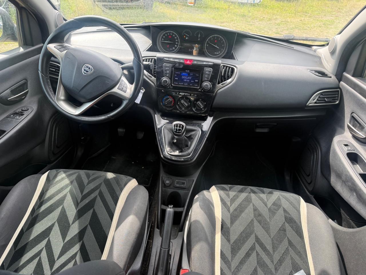Lancia Ypsilon 1.2 69 CV 5 porte Platinum