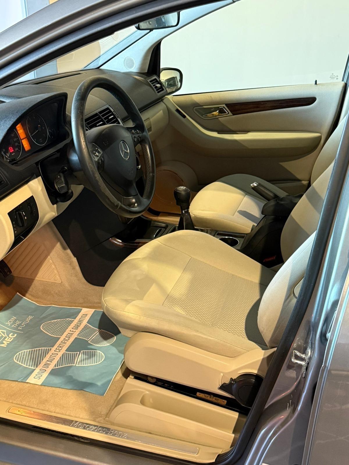 Mercedes A 150 - BENZINA-NEOPATENTATI