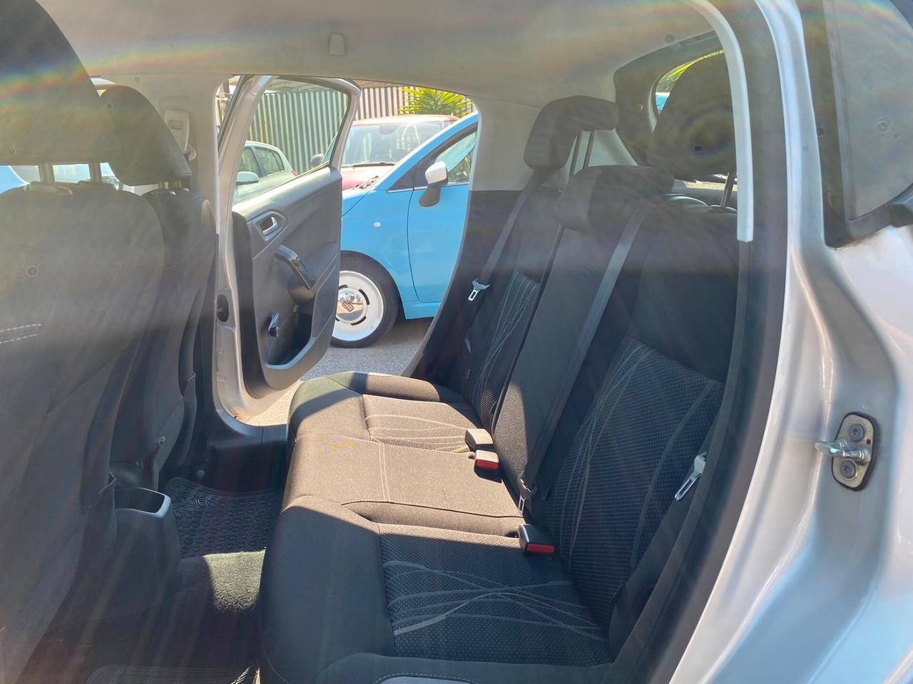 Peugeot 208 1.4 HDi 68 CV 5 porte Allure