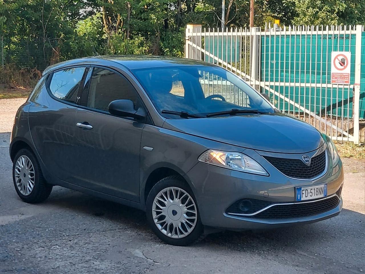 Lancia Ypsilon 1.2 benzina 69 CV 5 porte Gold