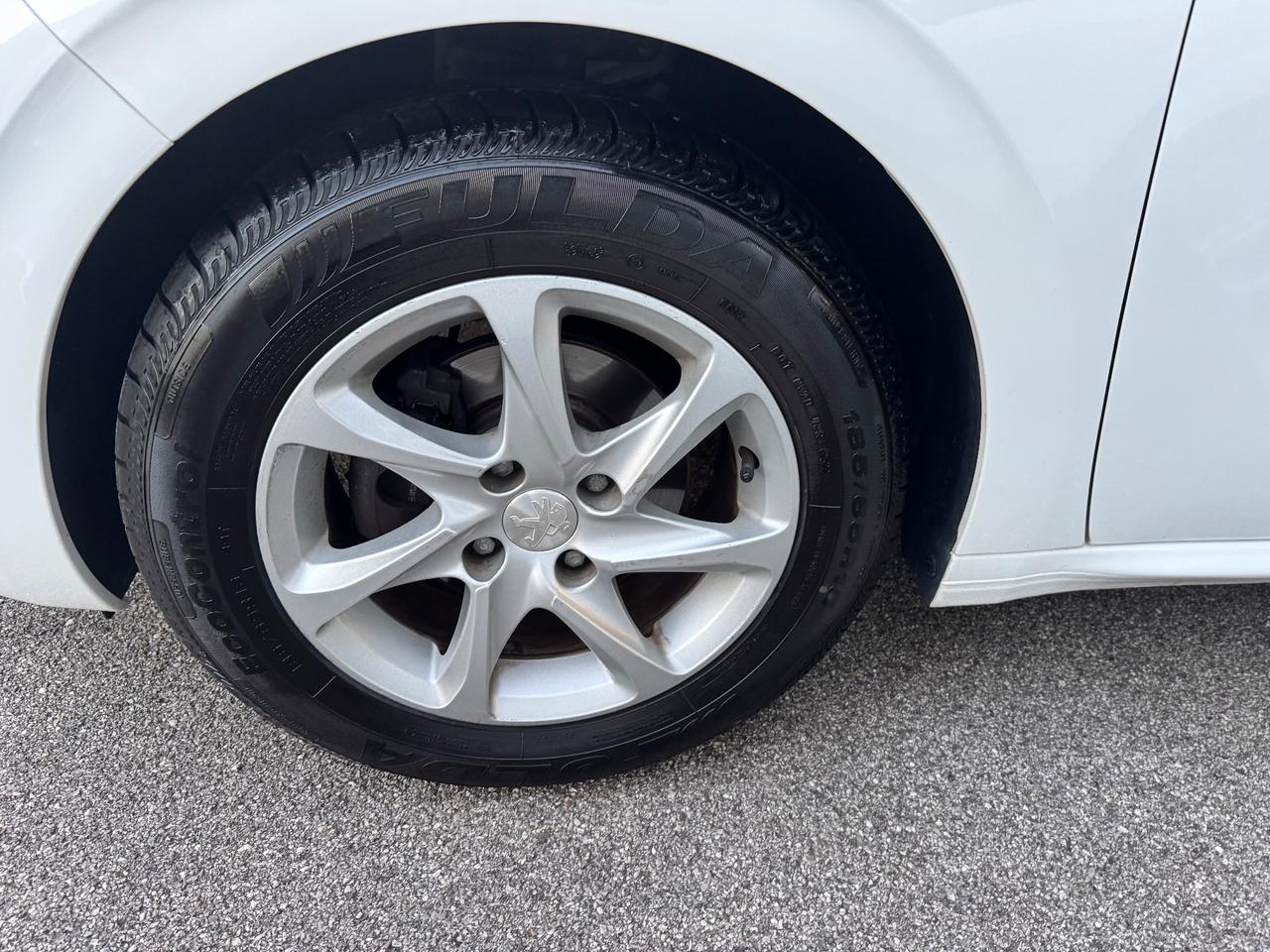 Peugeot 208 1.2 VTi 82 CV 5 porte Neopatentati