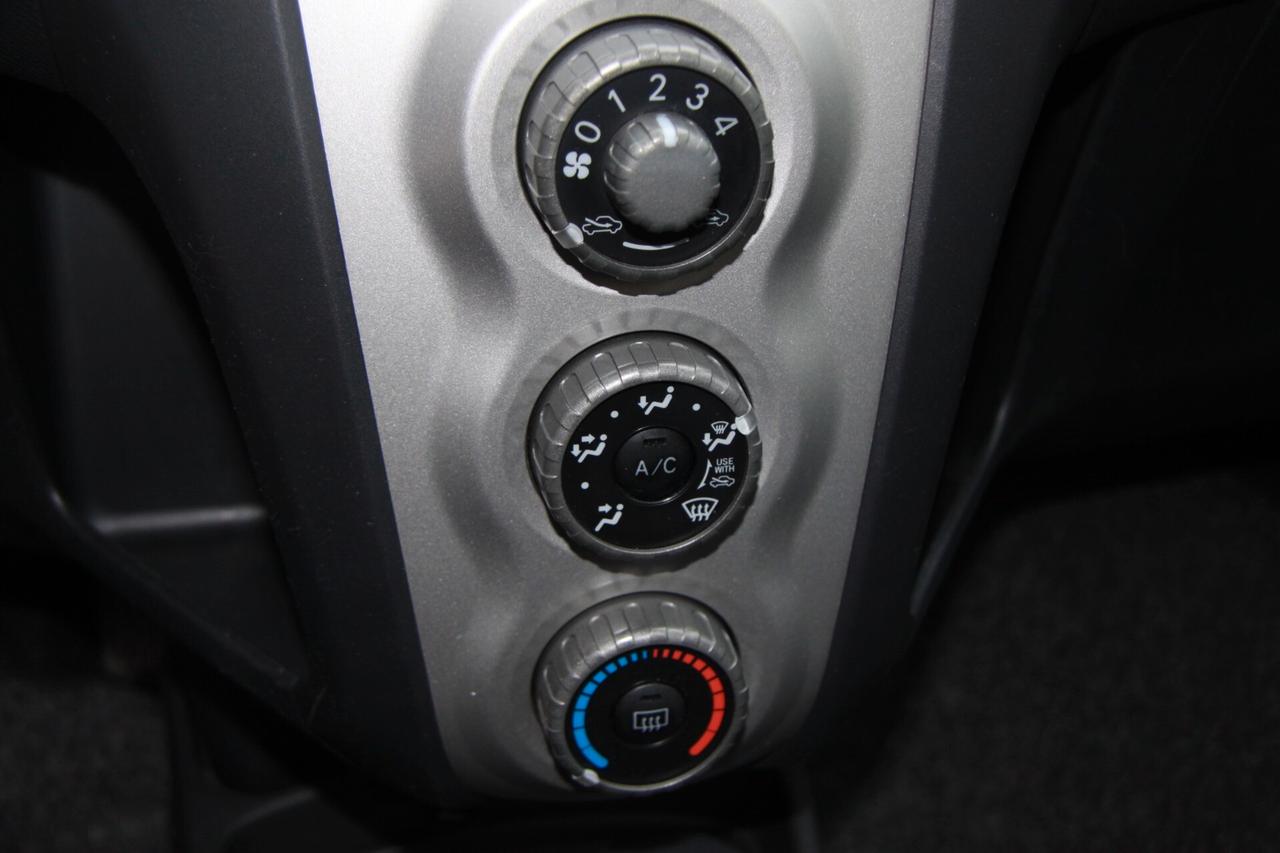 Toyota Yaris 1.0 5 porte