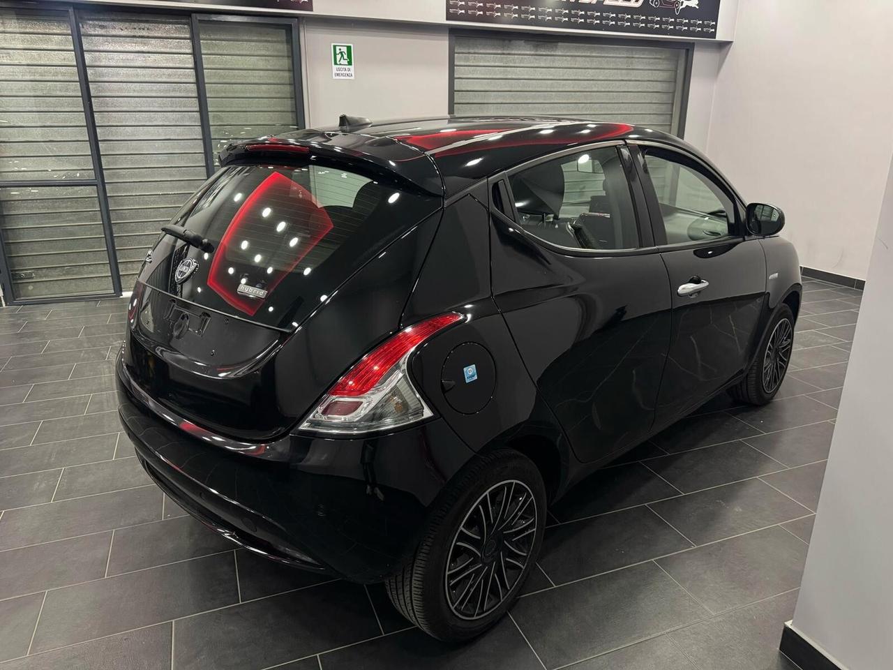 Lancia Ypsilon 1.0 FireFly 5 porte S&S Hybrid Ecochic UnYca