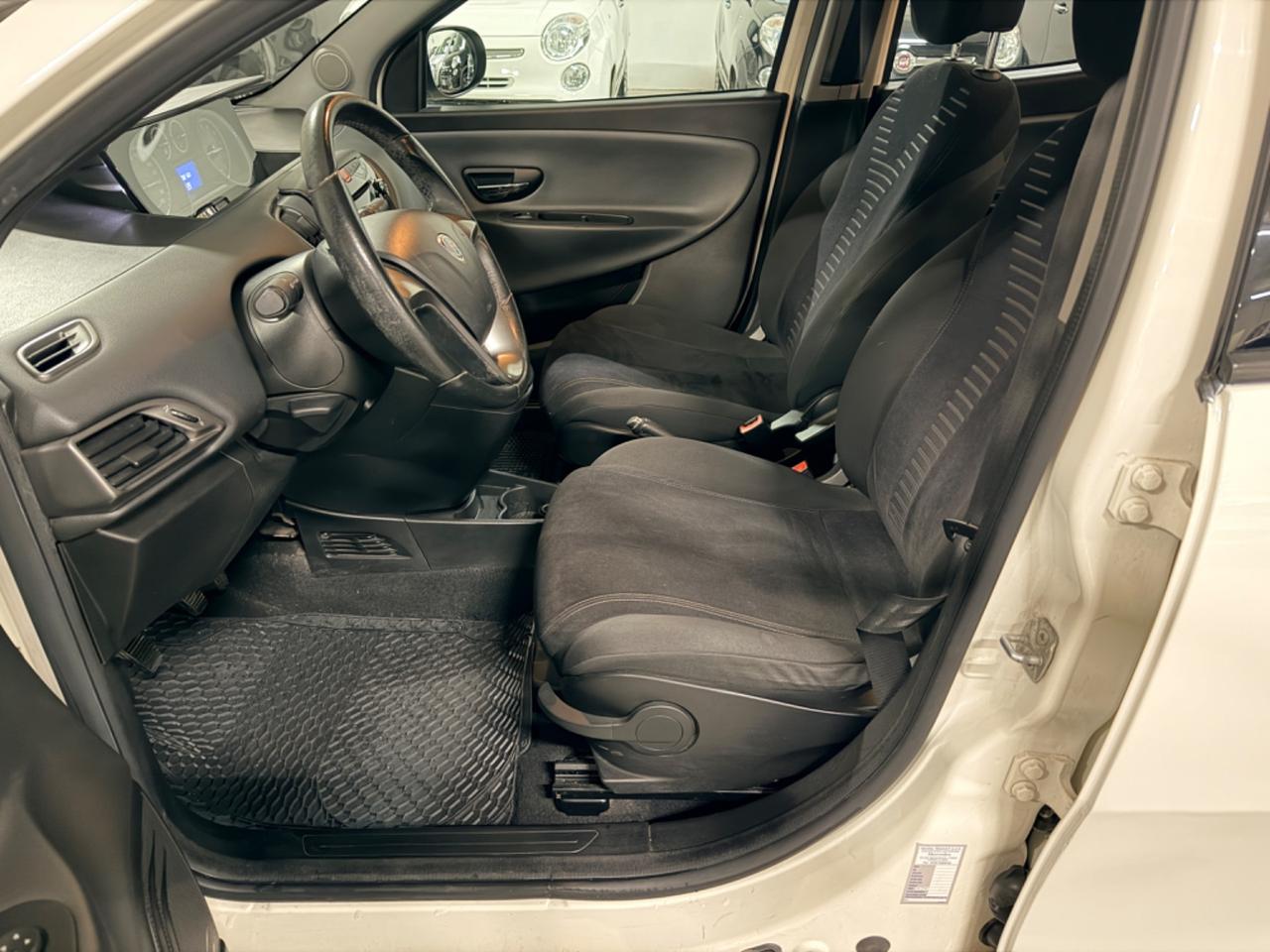 Lancia Ypsilon 1.2 69 CV 5 porte S&S Platinum