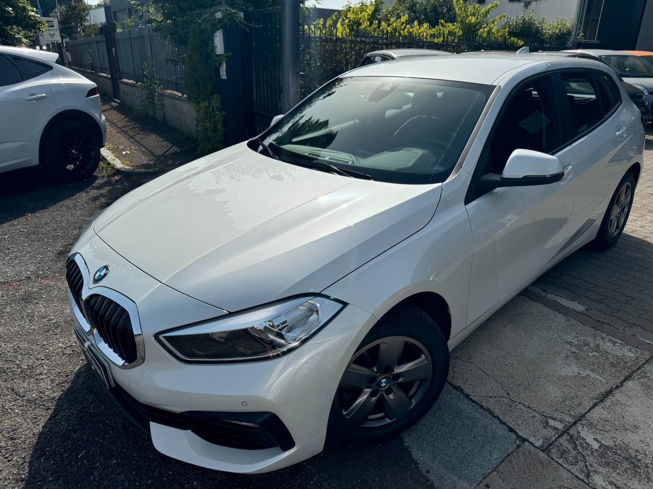 Bmw 116 116d 5p. Business Advantage