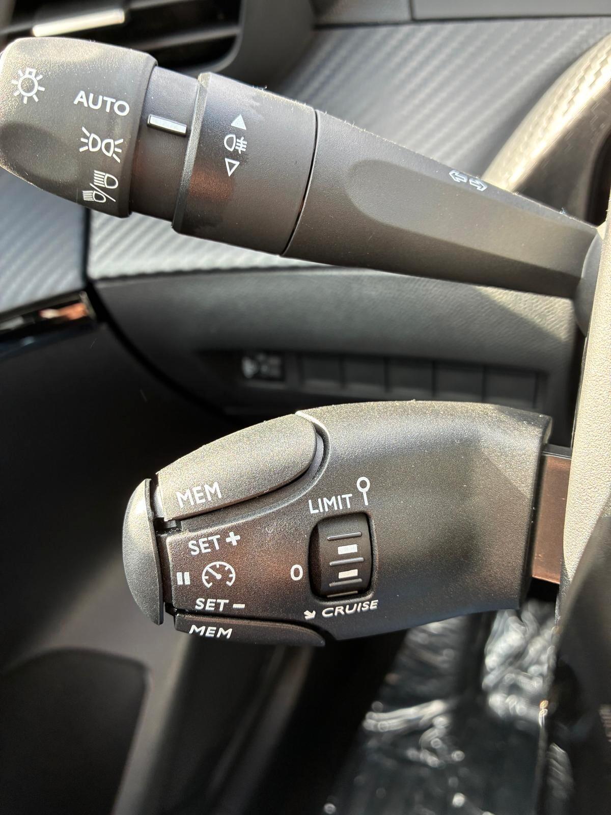 Peugeot 208 Hybrid 110 e-DCS6 Business