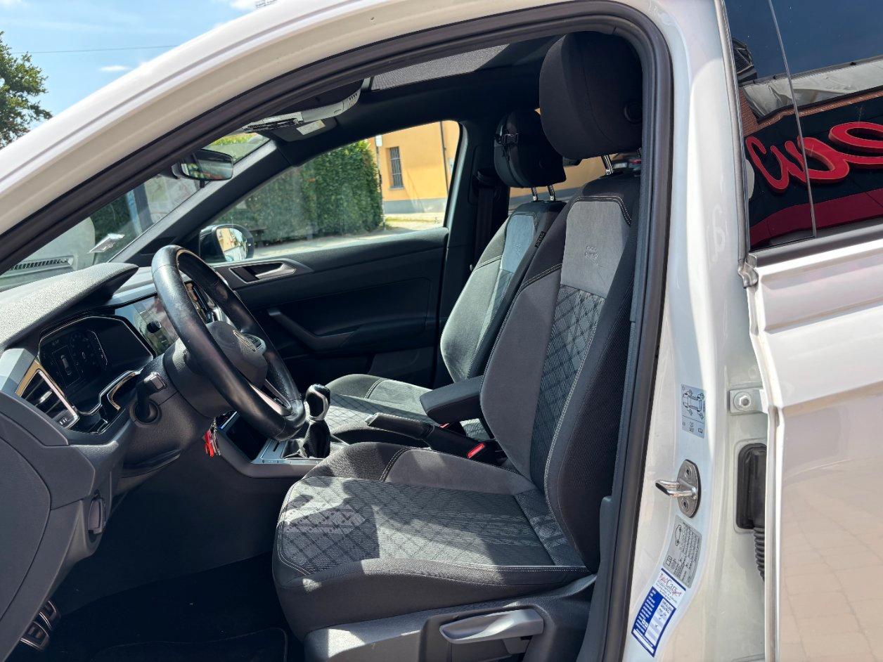 Volkswagen Taigo 1.0 tsi R-Line 110cv MATRIX-APP CONNECT-17"