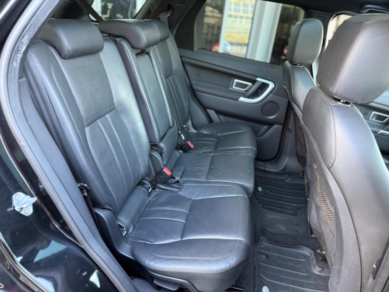 7 POSTI Land Rover Discovery Sport 2.2 TD4 HSE Luxury