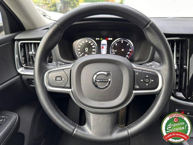 VOLVO V60 D3 Momentum PRO Navi Led Uniproprietario