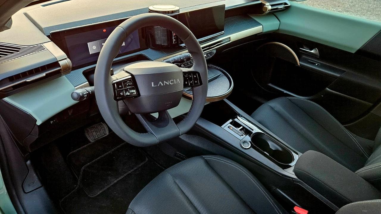 Lancia Ypsilon Hybrid e-DCT