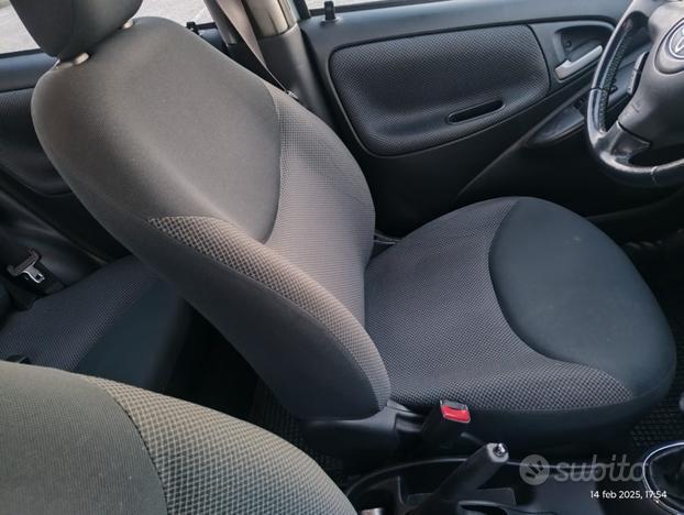 TOYOTA Yaris 1.4 tdi D-4D 5P diesel con GPL perf