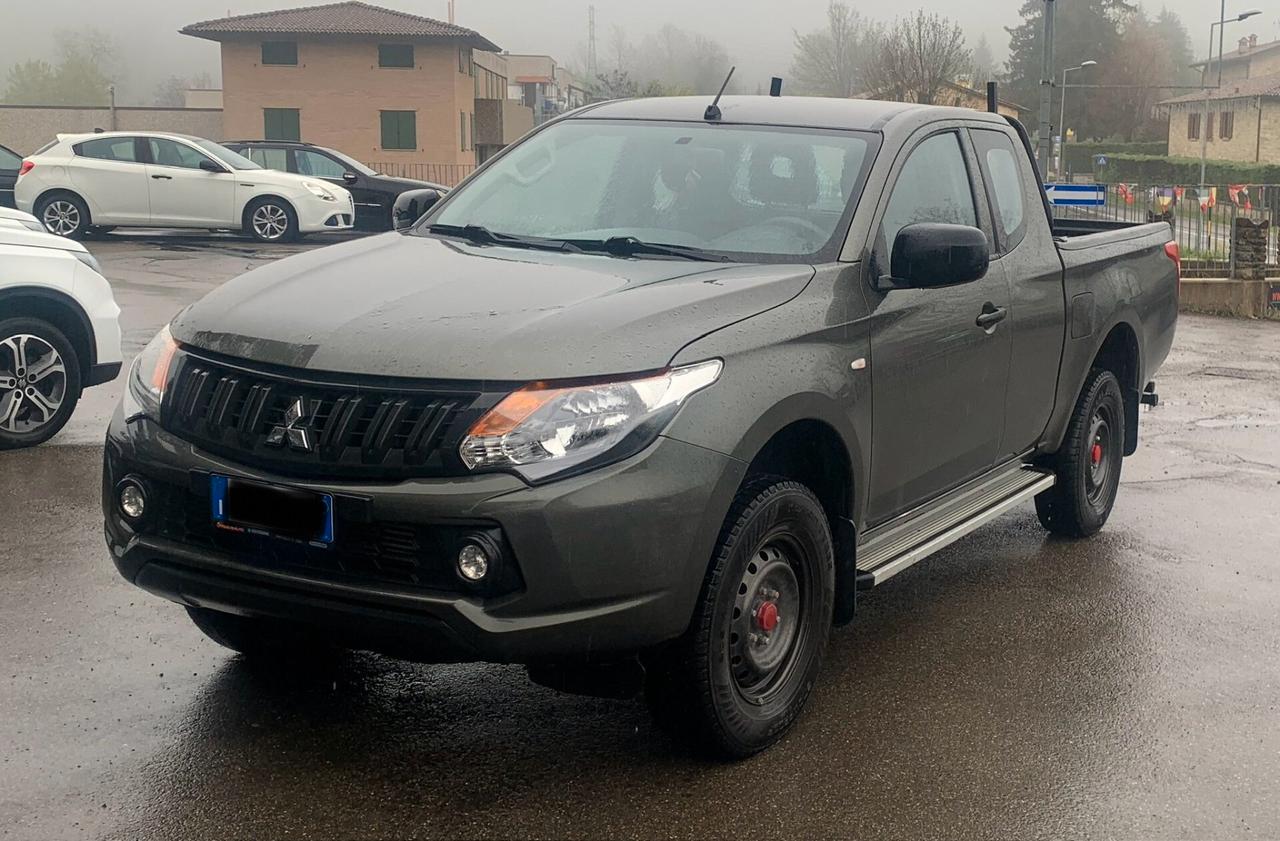 Mitsubishi L200 4 Posti, autoc, tdi 4x4, unico prop, 140000km 2018, tenuto +, tagliandi, cassone lun, accessori