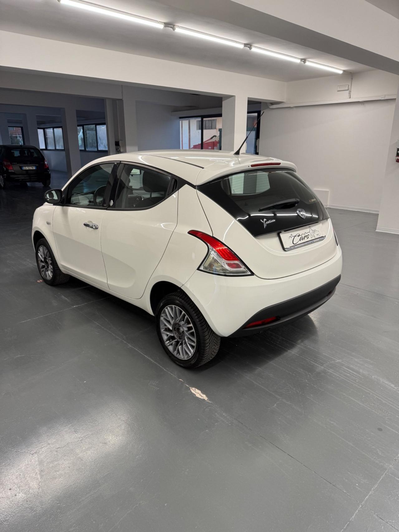 Lancia Ypsilon 0.9 TwinAir 85 CV 5 porte Metano Ecochic Gold