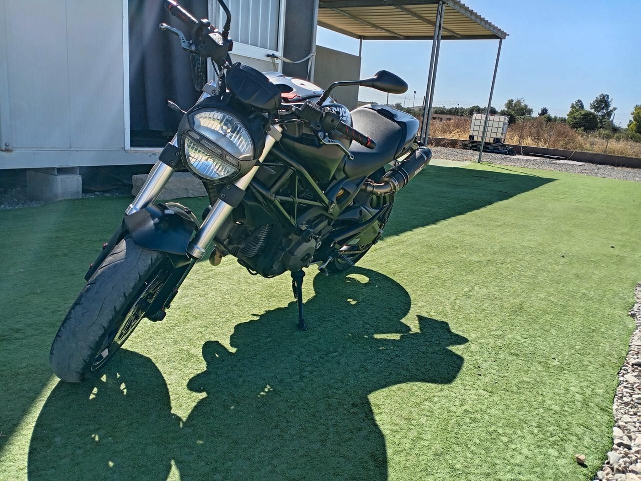 DUCATI MONSTER NAKED