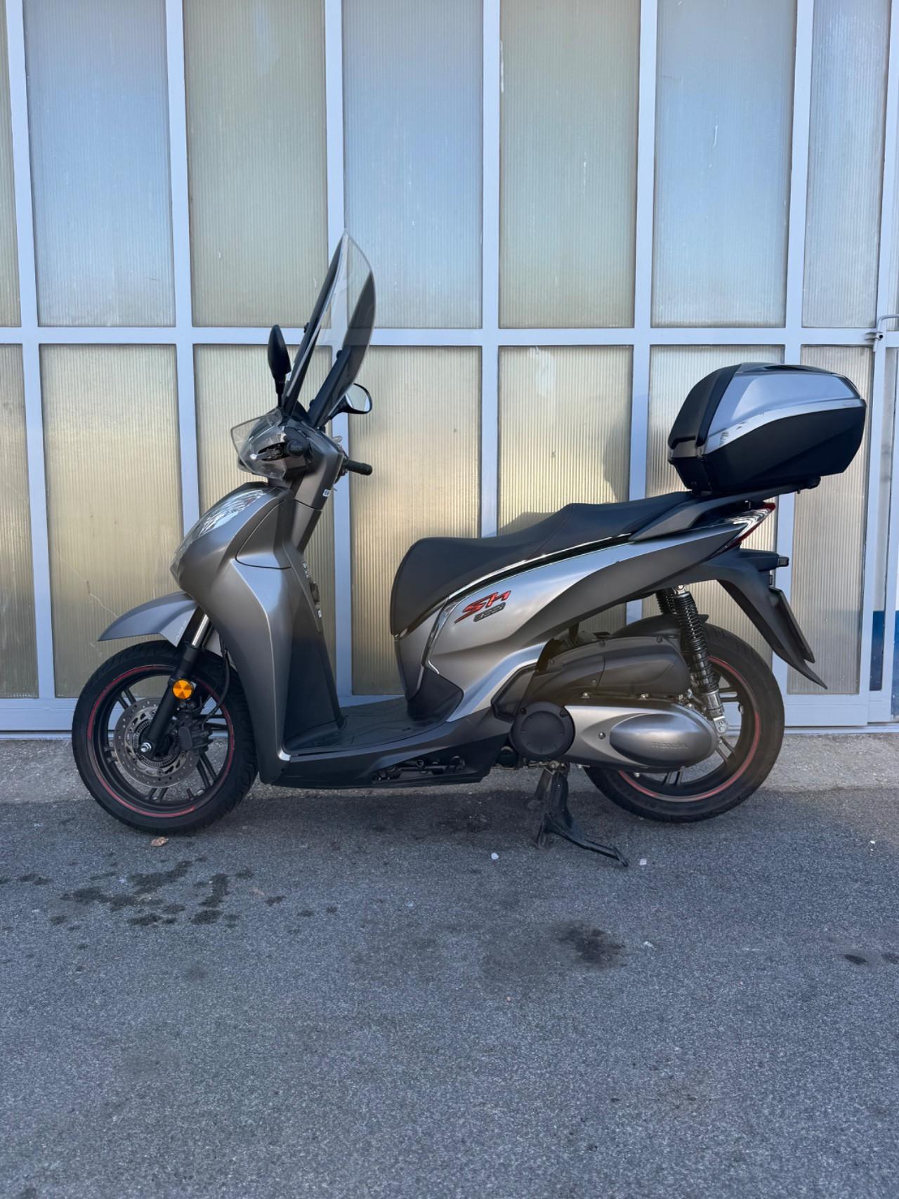 HONDA SH 300 Sport Abs - PARABREZZA - BAULE - ANTIFURTO - GOMME NUOVE