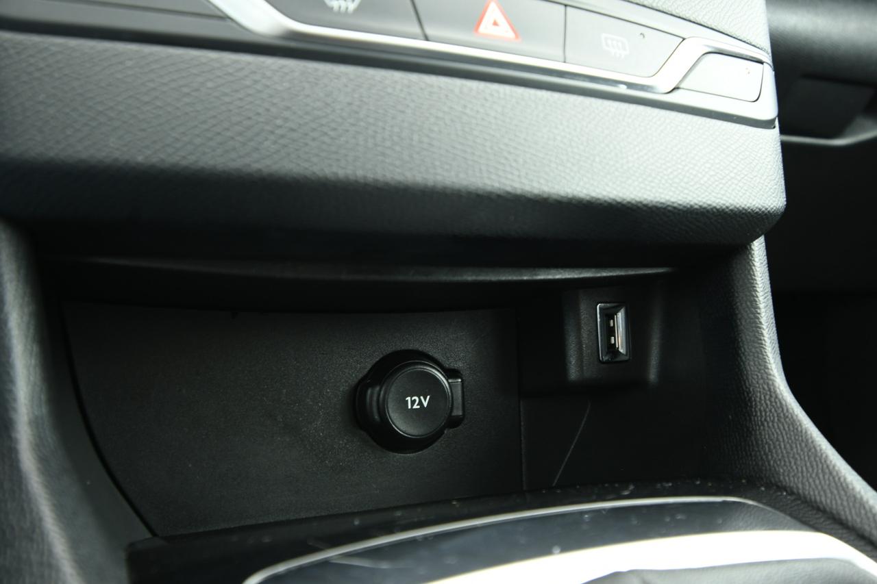 PEUGEOT 308 5p 1.5 bluehdi Business s&s 130cv NEOPATENTATI+APP CONNECT