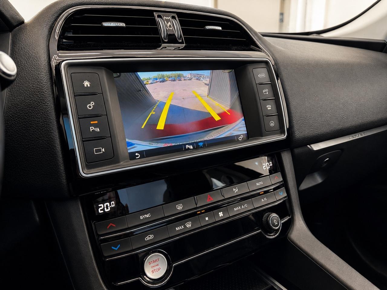 Jaguar F-Pace 2.0 D 180 CV AWD TETTO . CATENA NUOVA