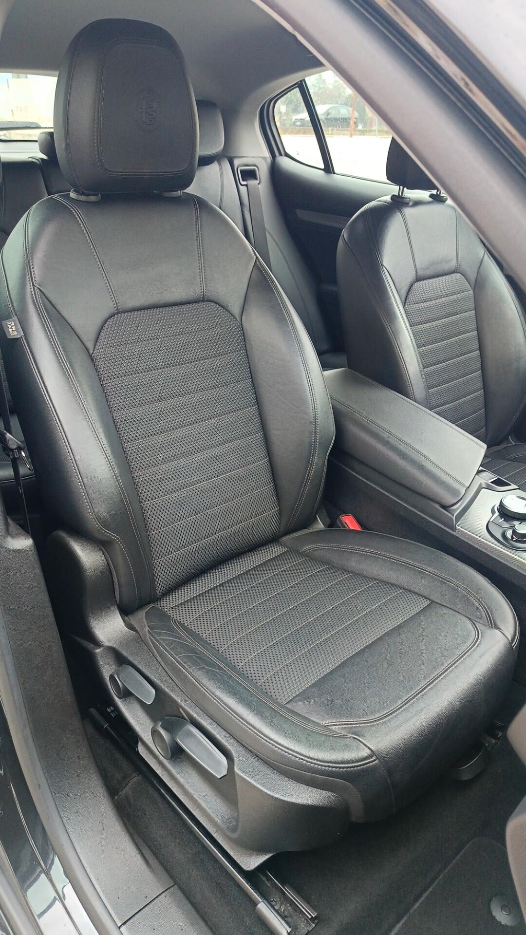 Alfa Romeo Stelvio 2.2 Turbodiesel 180 CV AT8 RWD Super