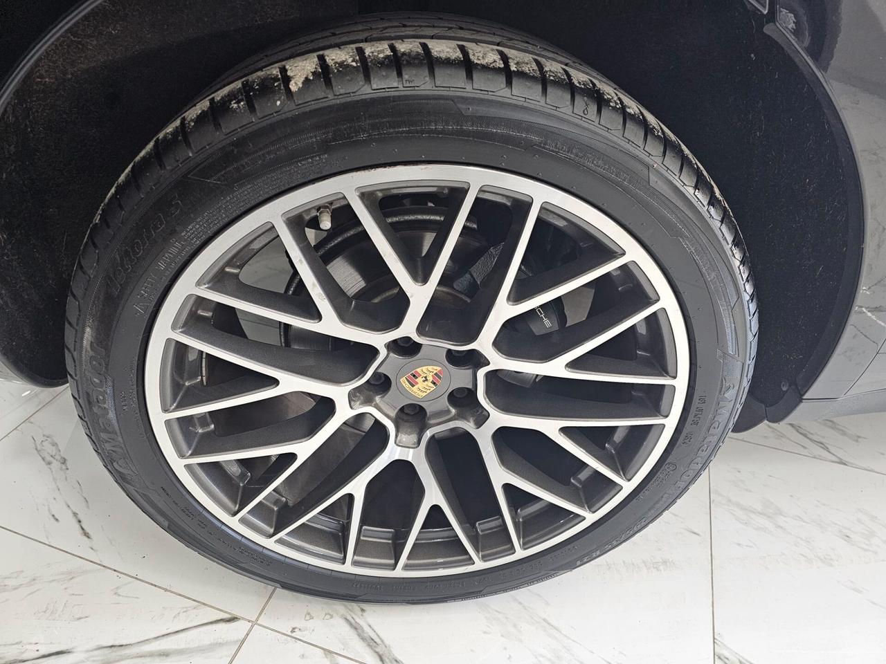 NUOVA PORSCHE MACAN TURBO 2.0 BENZINA 245CV - TETTO PANORAMICO APRIBILE