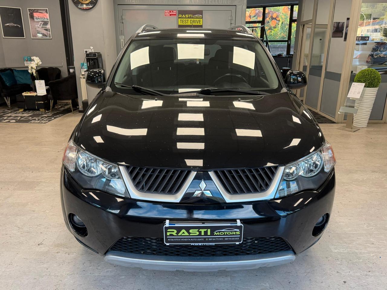 Mitsubishi Outlander 2.0 DI-D Instyle 7 p.ti DPF