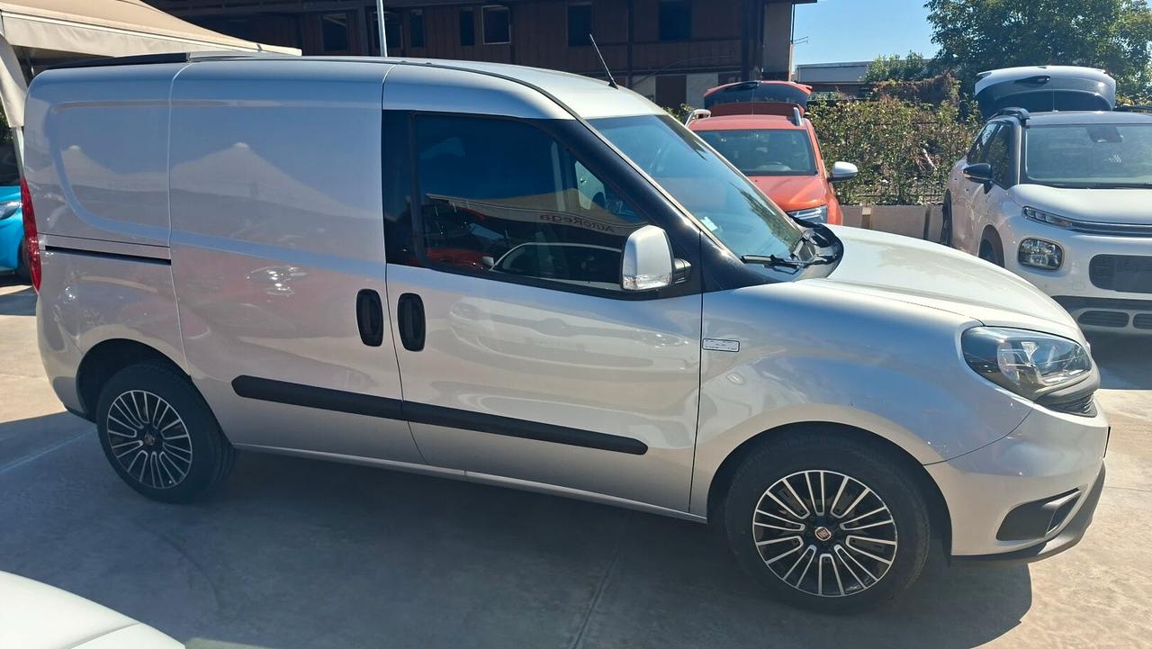 Fiat Doblò Cargo 1.6 MJT con tetto apribile posteriore