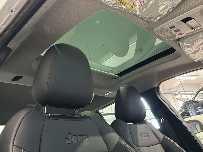 Jeep Avenger e-Hybrid Avenger 1.2 Turbo MHEV Altitude Tech & Sky