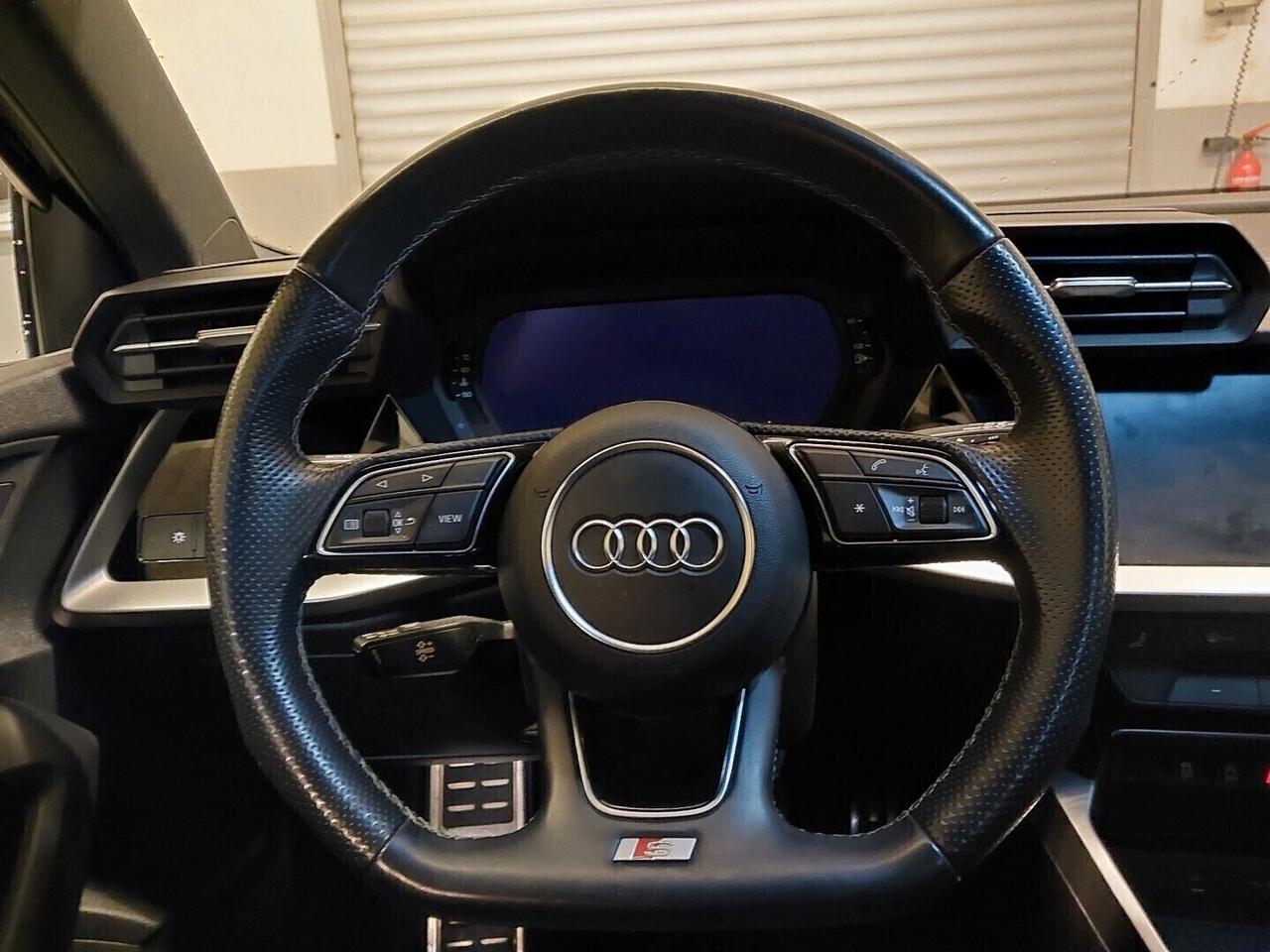 Audi A3 SPORTBACK 35 TDI S tronic S LINE / FARI MATRIX / NAVI / R17