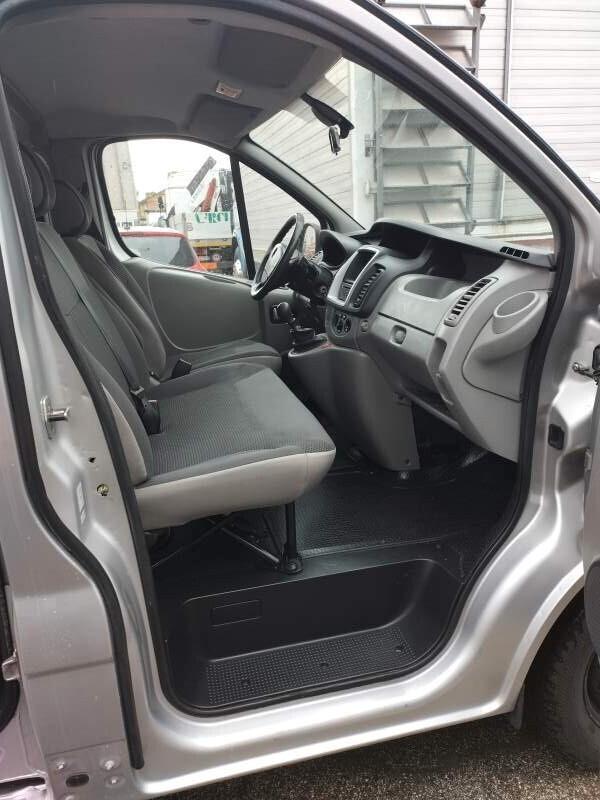 Opel Vivaro 29 2.0 CDTI 120CV 9 POSTI Furgone Vetrato Fap