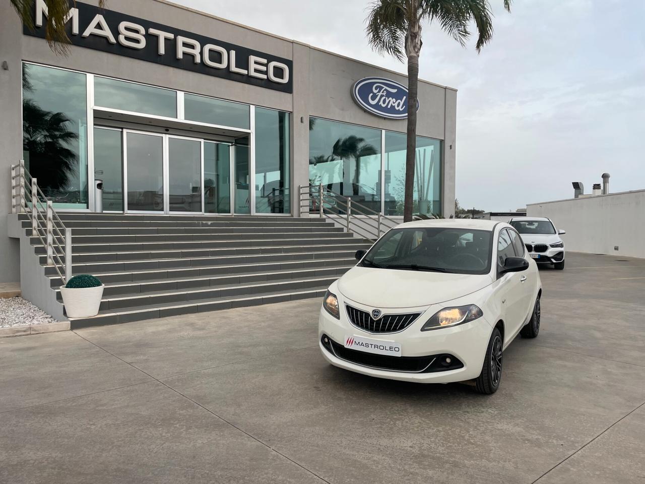 Lancia Ypsilon 1.0 FireFly 5 porte S&S Hybrid Silver