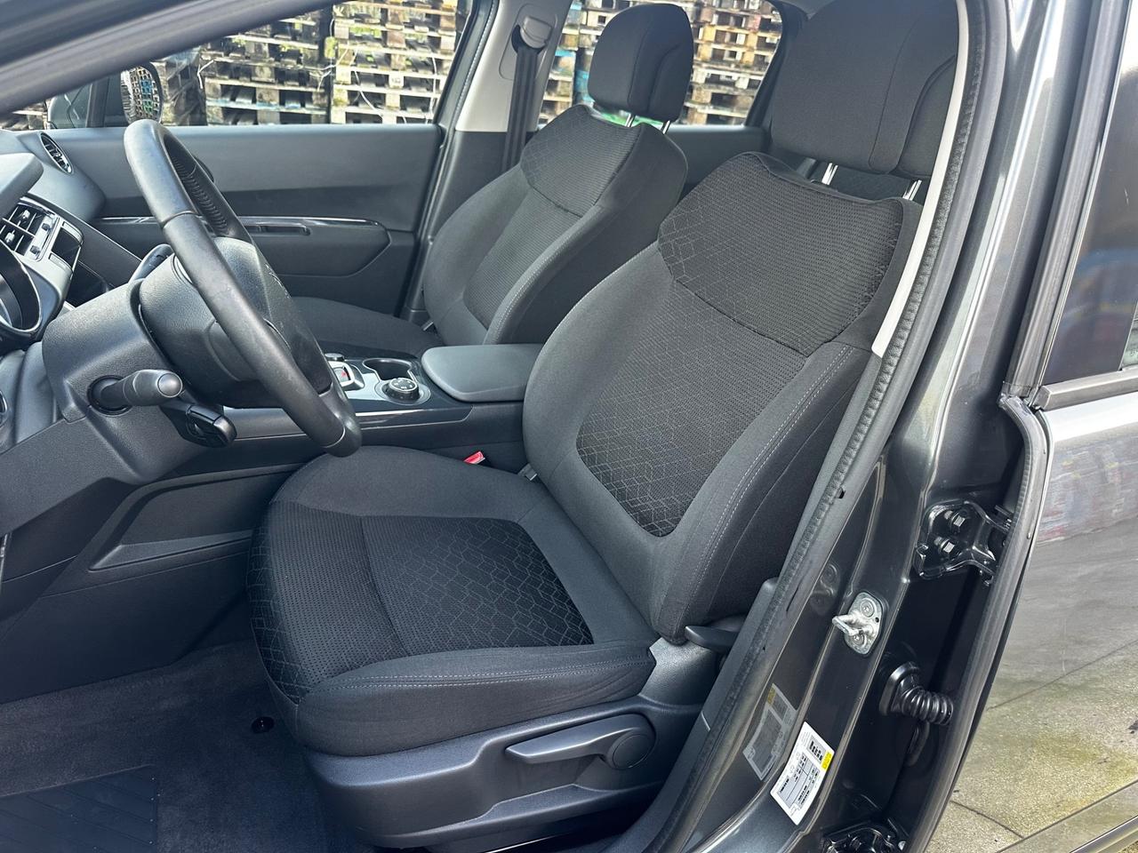 Peugeot 3008 1.6 HDi 115CV Business MY 2014