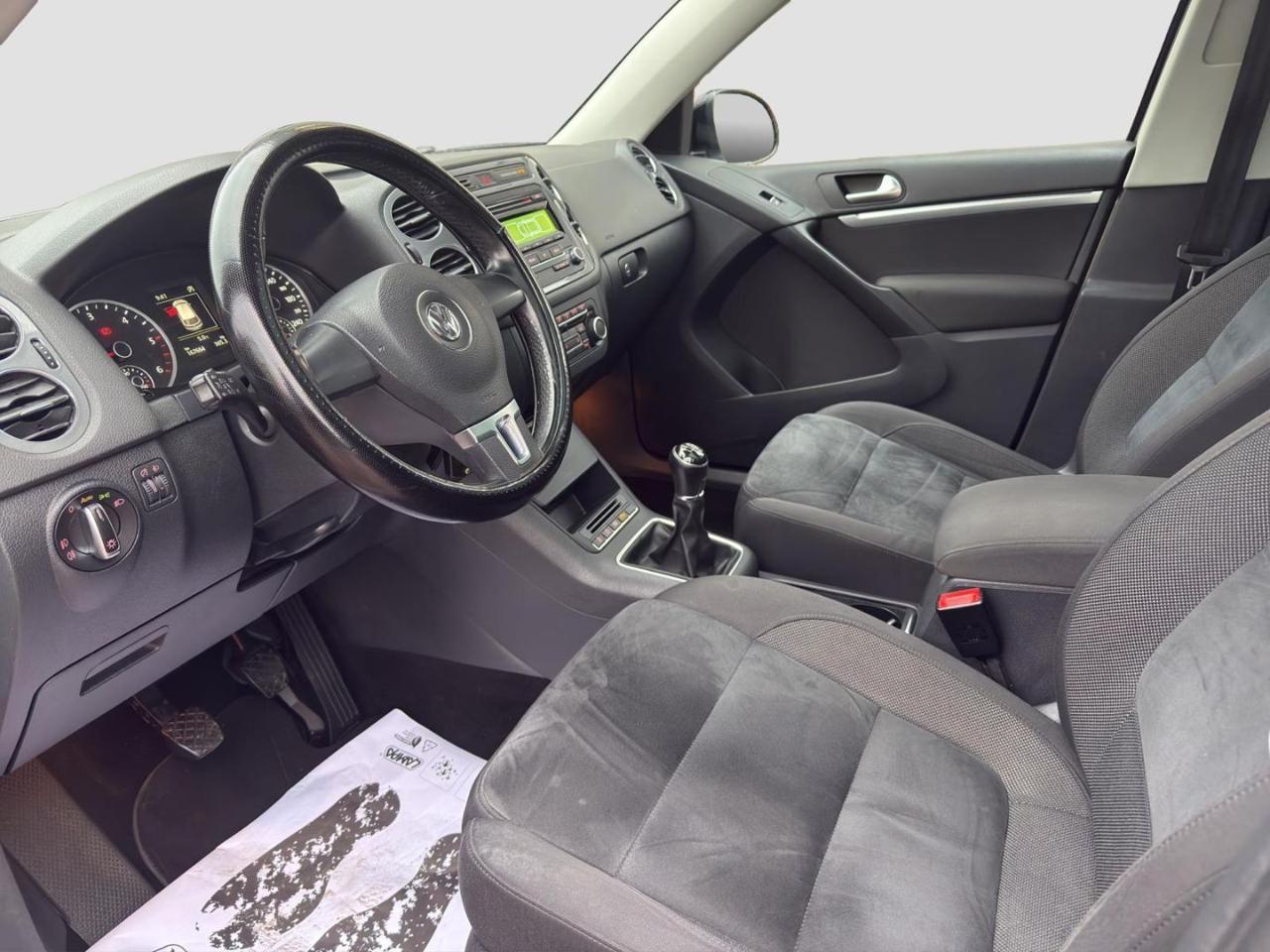 Volkswagen Tiguan 2.0 TDI 140 CV Sport & Style *TETTO APRIBILE*