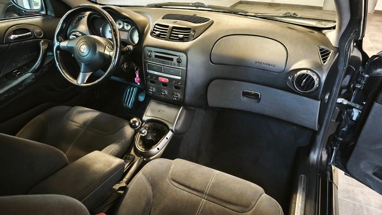 Alfa Romeo GT 1.9 JTDM 16V Distinctive