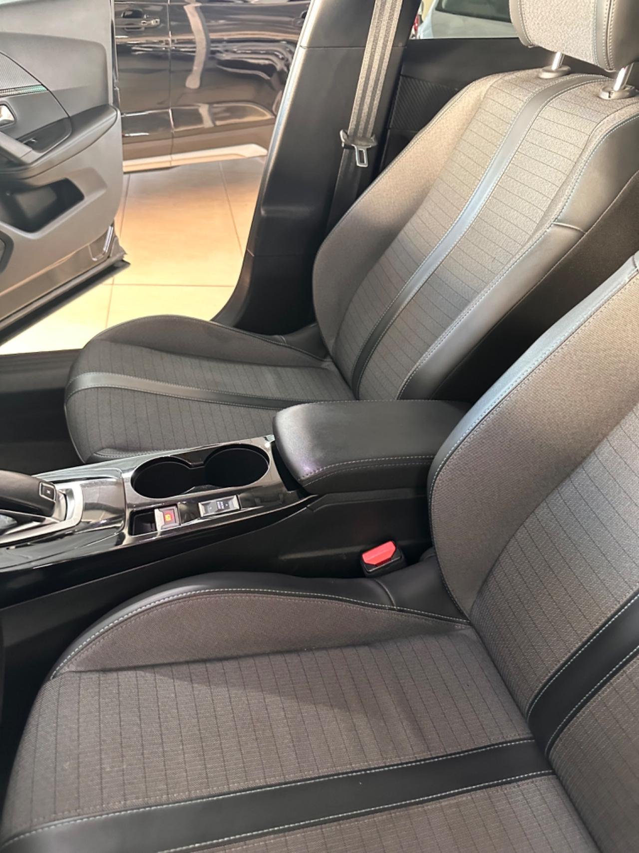Peugeot 2008 BlueHDi 130 S&S EAT8 Allure 2022