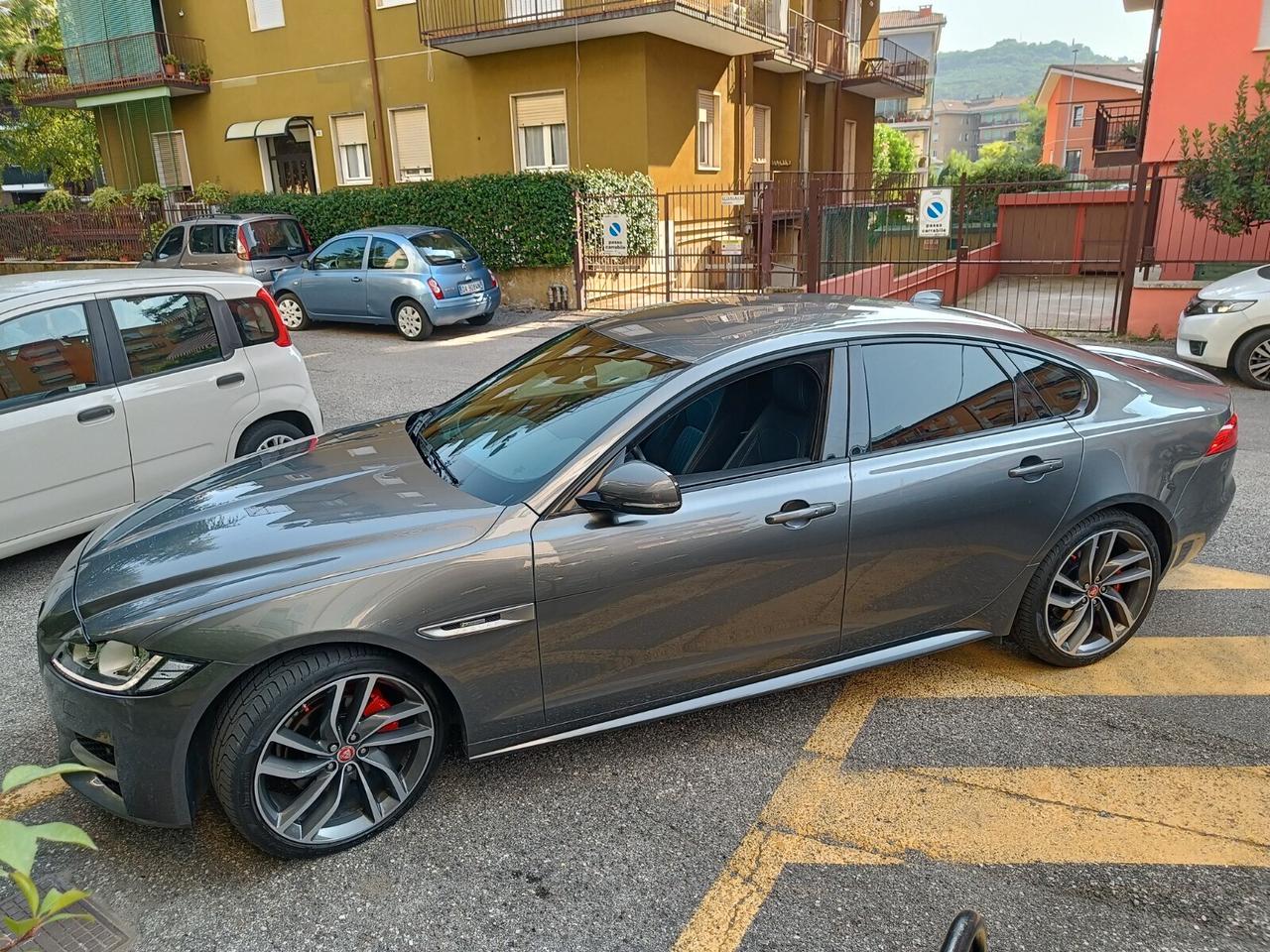 Jaguar XF 2.0 D 240 CV AWD aut. R-Sport
