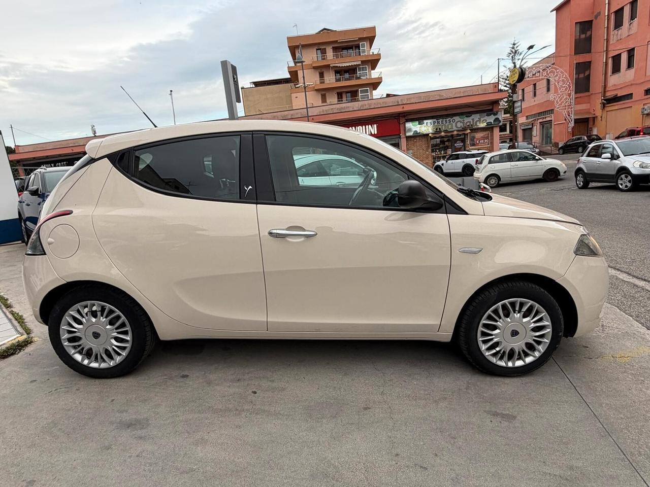 Lancia Ypsilon 1.3 MJT 16V 95 CV 5 porte