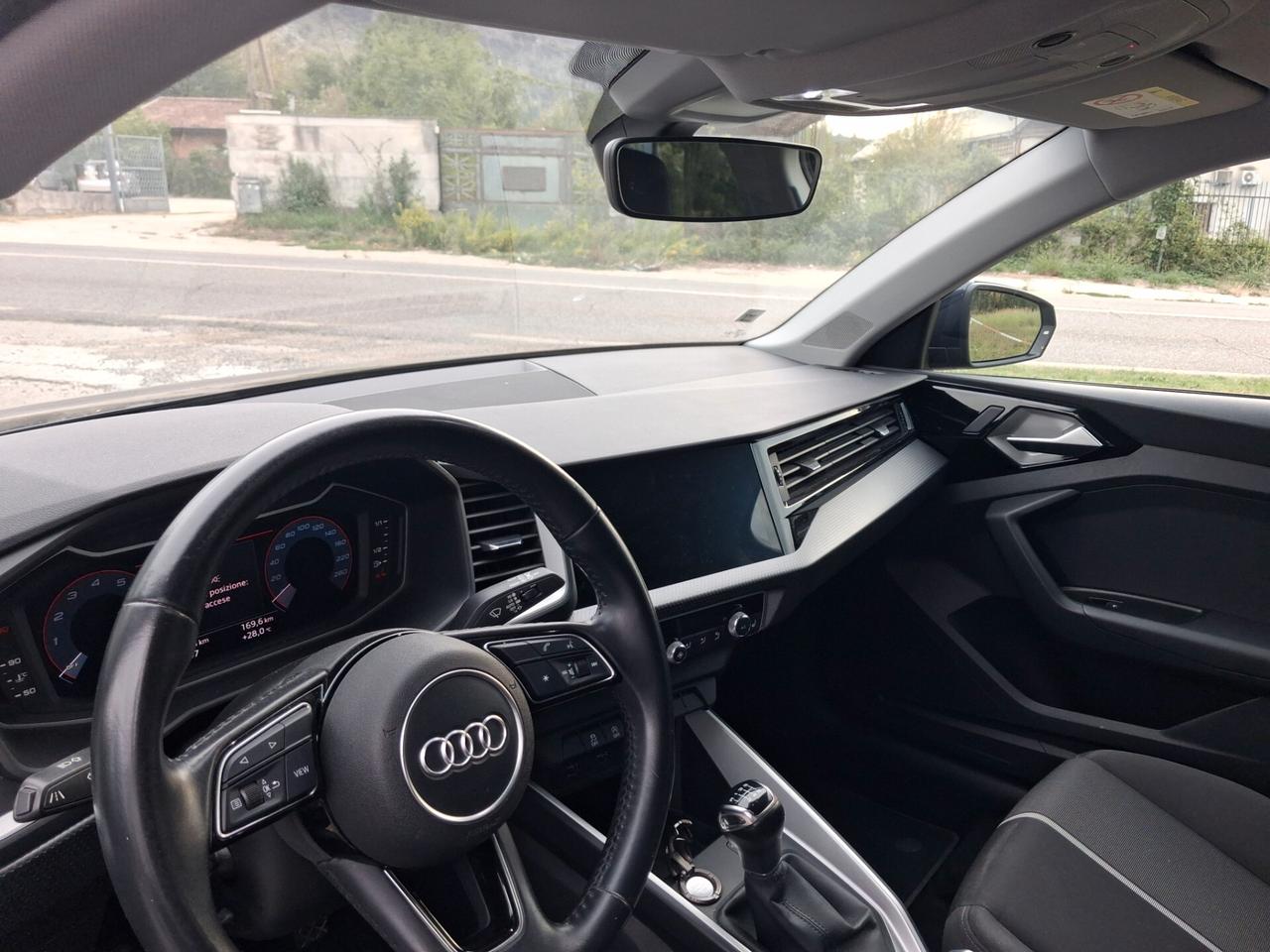 Audi A1 citycarver 30 TFSI Identity Contrast