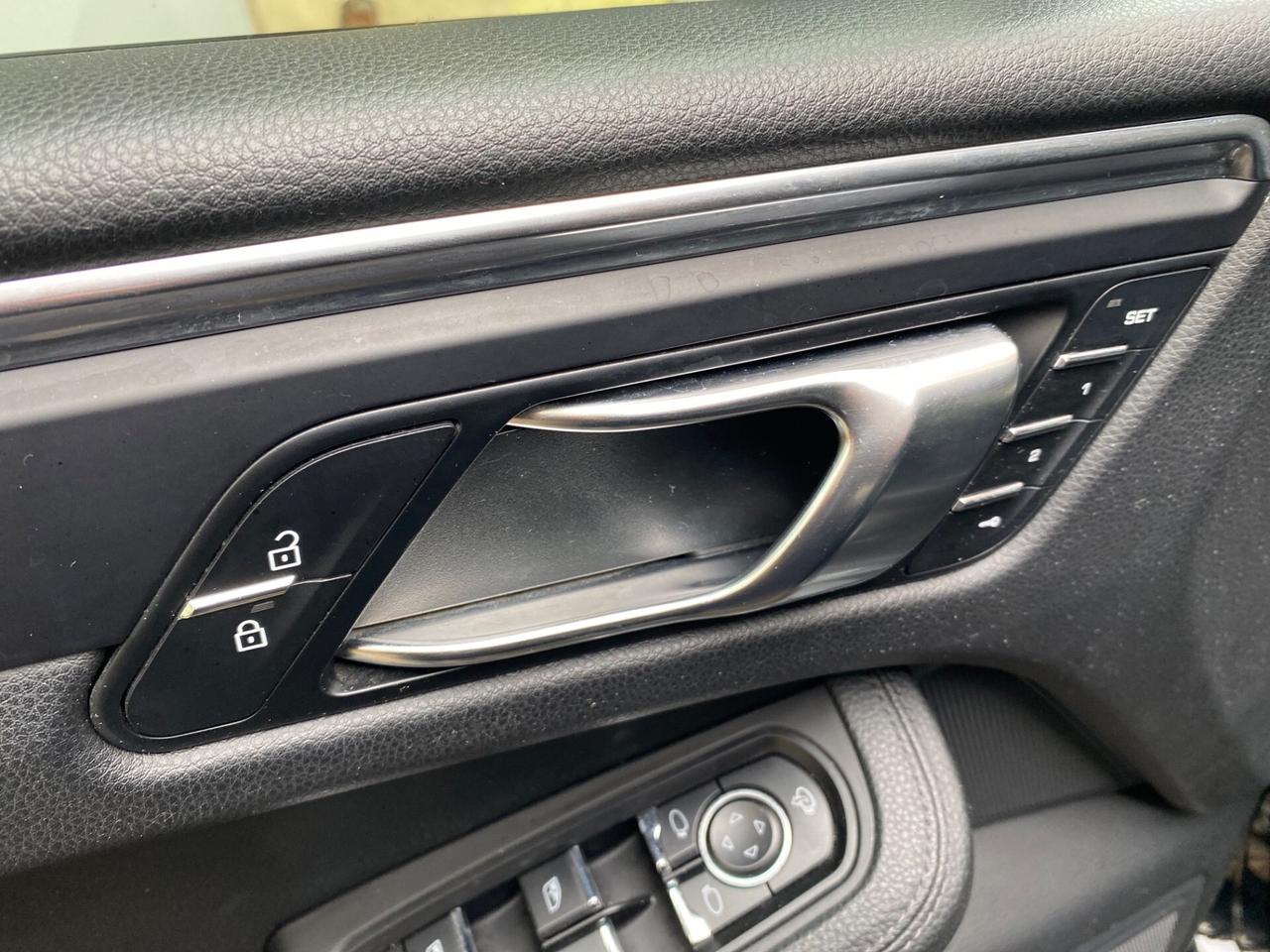 Porsche Macan 2.0 tetto panoramico 245 cv