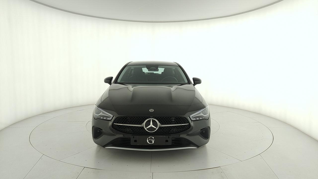 Mercedes-Benz CLA Shooting Brake 180 d Advanced auto