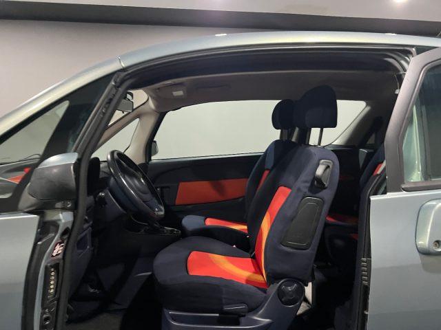 PEUGEOT 1007 1.6 HDi Sporty