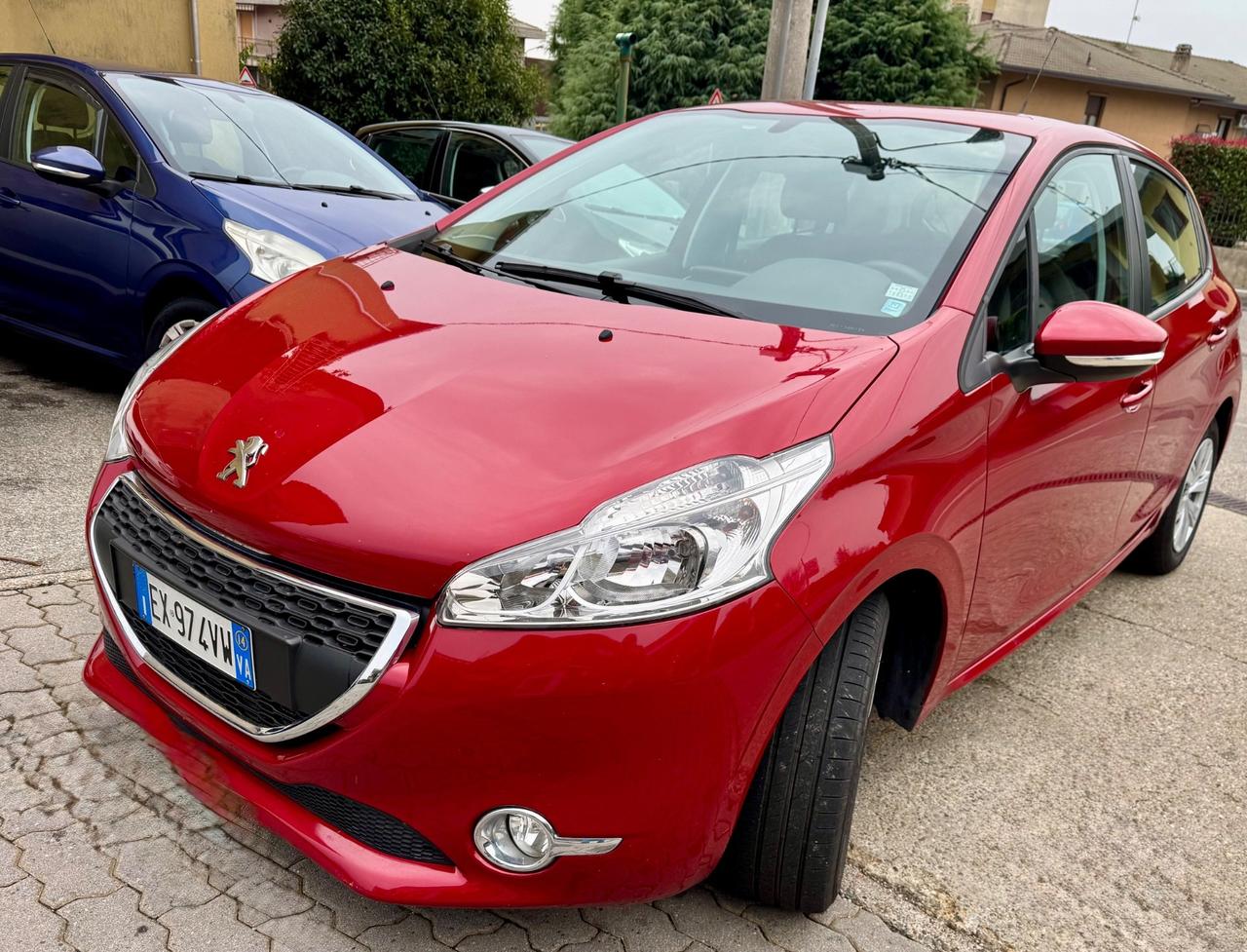 Peugeot 208 1.4 HDi 68 CV 5 porte Allure