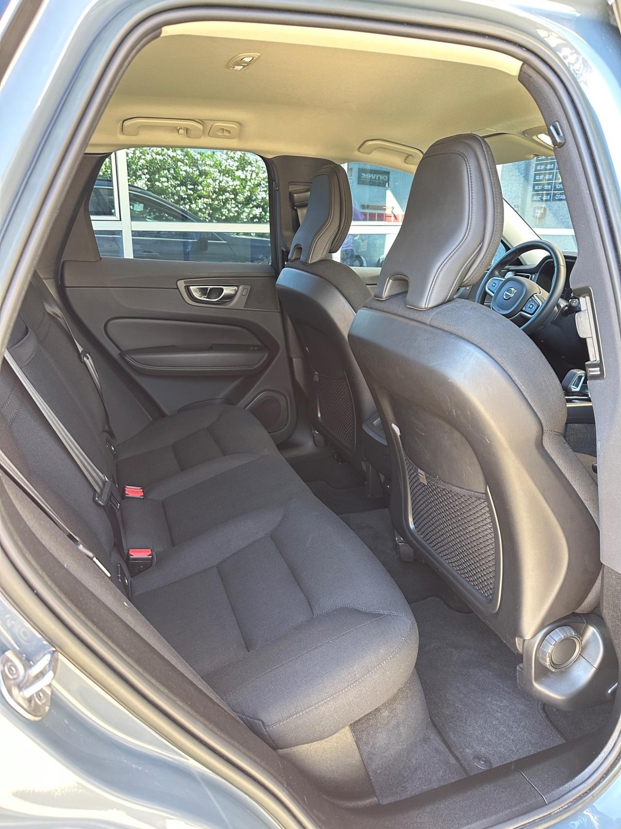 Volvo XC 60 XC60 B4 (d) AWD Geartronic Momentum