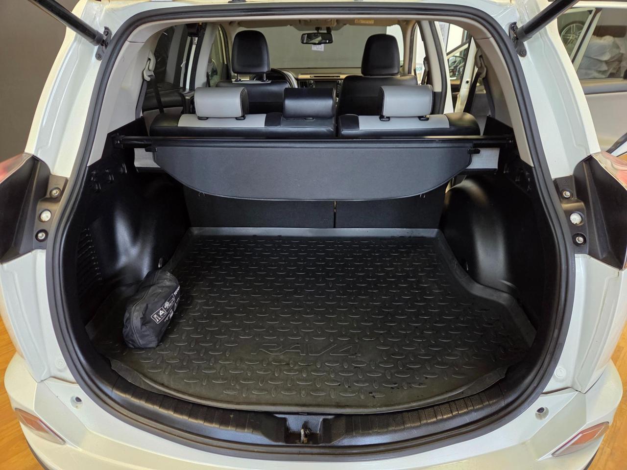 Toyota RAV4 5 Porte Rav4 2.0 d-4d Lounge 2wd mt