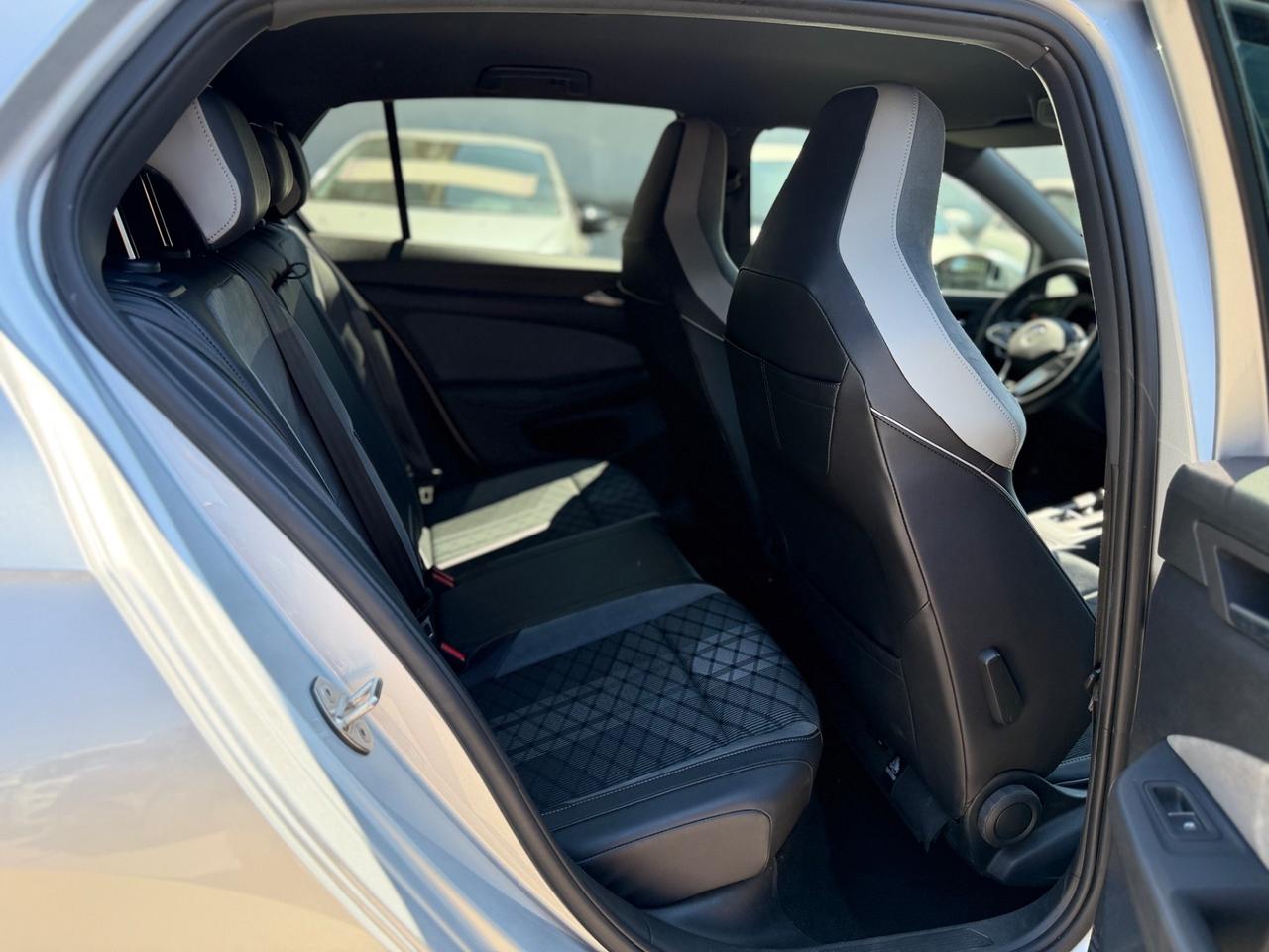 Volkswagen Golf 1.5 eTSI 150 CV EVO ACT DSG R-Line