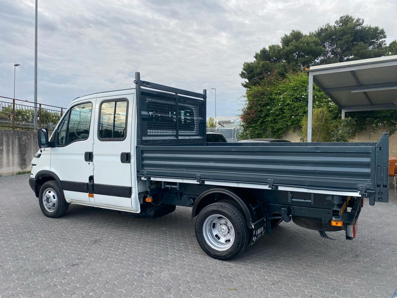 Iveco Daily 35 2.3 Ribaltabile Trilaterale Doppia Cabina 7 posti