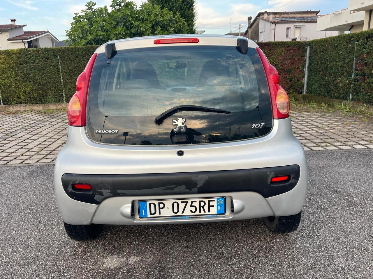 Peugeot 107 5p 1.0 12v Sweet Years AUTOMATICA