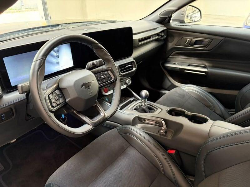 Ford Mustang 5.0 V8 453CV Dark Horse