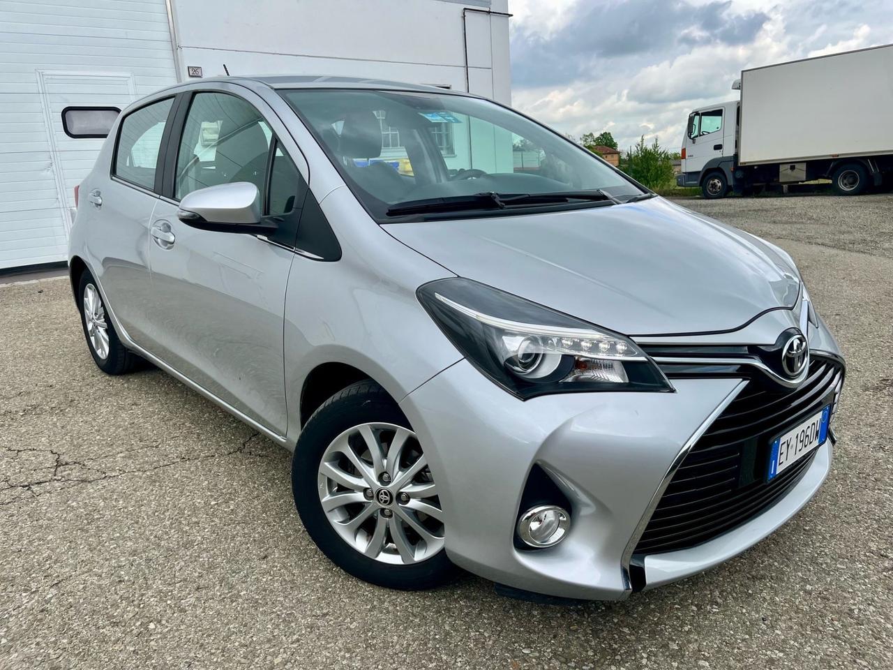Toyota Yaris 1.3benz 2015 90.000km perfetta per neopatentati